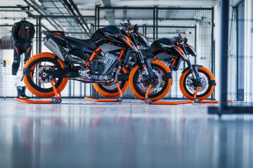 410898_MY22 KTM 890 DUKE R - Cat B