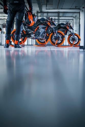 410899_MY22 KTM 890 DUKE R - Cat B
