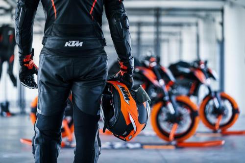 410902_MY22 KTM 890 DUKE R - Cat B