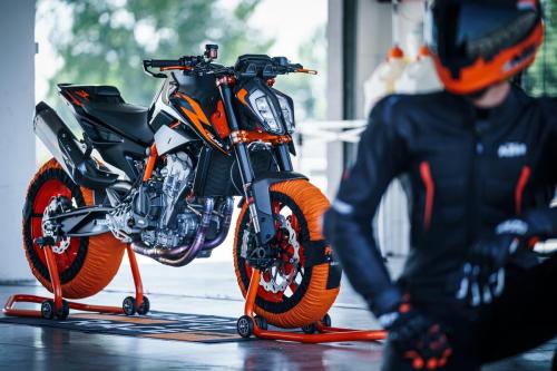 410904_MY22 KTM 890 DUKE R - Cat B