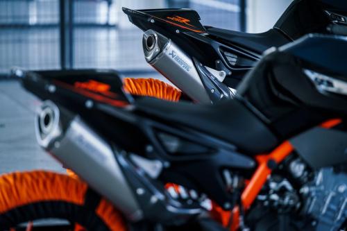 410905_MY22 KTM 890 DUKE R - Cat B