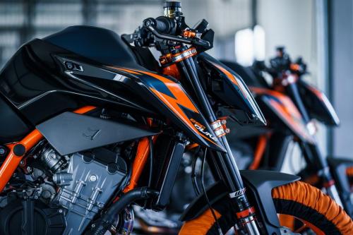 410906_MY22 KTM 890 DUKE R - Cat B