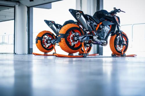 410907_MY22 KTM 890 DUKE R - Cat B