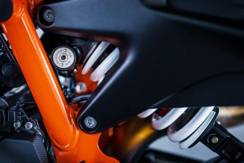 410908_MY22 KTM 890 DUKE R - Cat B