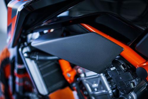 410910_MY22 KTM 890 DUKE R - Cat B