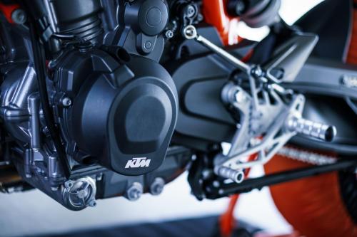 410913_MY22 KTM 890 DUKE R - Cat B