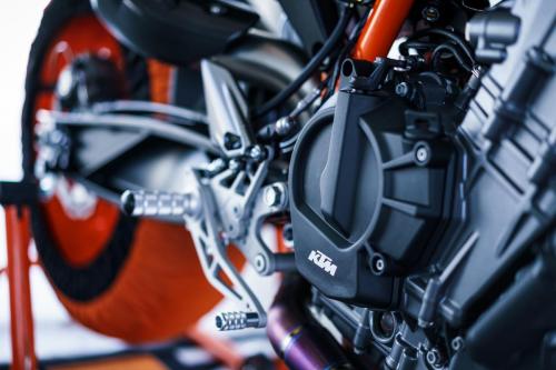 410914_MY22 KTM 890 DUKE R - Cat B