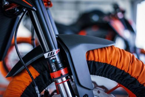 410915_MY22 KTM 890 DUKE R - Cat B