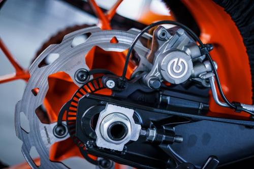 410917_MY22 KTM 890 DUKE R - Cat B