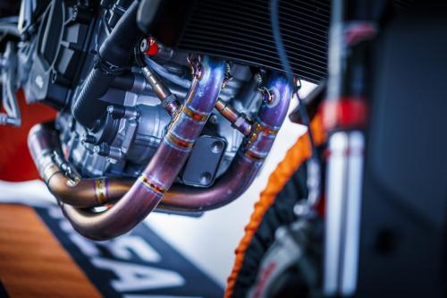 410920_MY22 KTM 890 DUKE R - Cat B