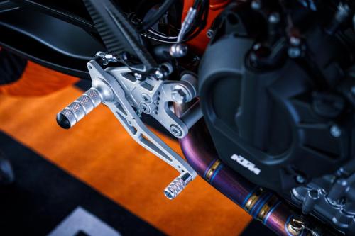 410925_MY22 KTM 890 DUKE R - Cat B