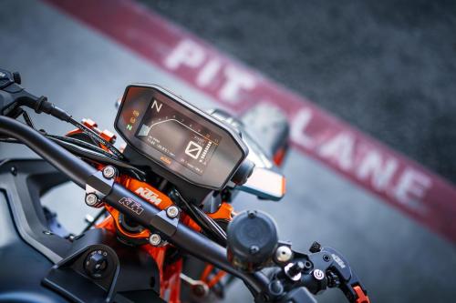 410927_MY22 KTM 890 DUKE R - Cat B