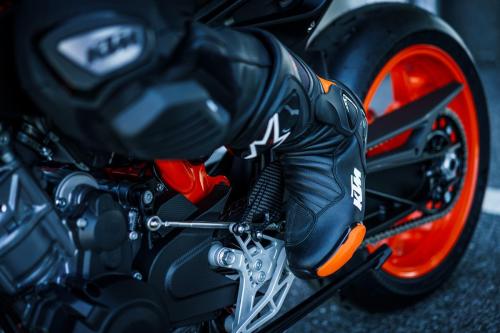 410929_MY22 KTM 890 DUKE R - Cat B