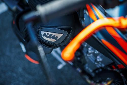 410937_MY22 KTM 890 DUKE R - Cat B