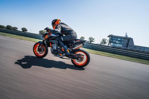 410942_MY22 KTM 890 DUKE R - Cat B