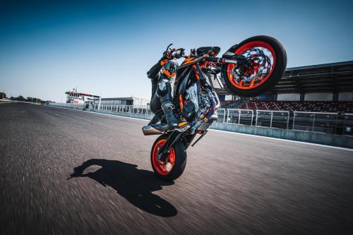 410946_MY22 KTM 890 DUKE R - Cat B