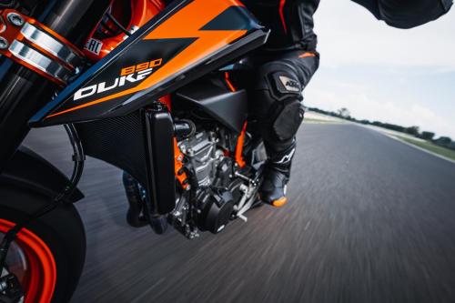 410947_MY22 KTM 890 DUKE R - Cat B