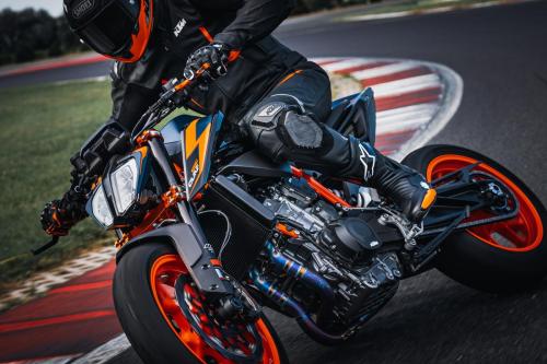 410953_MY22 KTM 890 DUKE R - Cat B