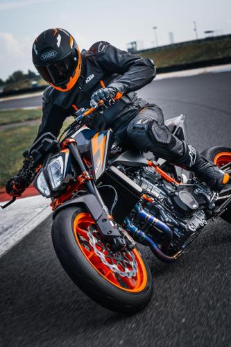 410954_MY22 KTM 890 DUKE R - Cat B