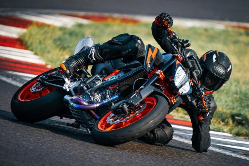 410960_MY22 KTM 890 DUKE R - Cat B