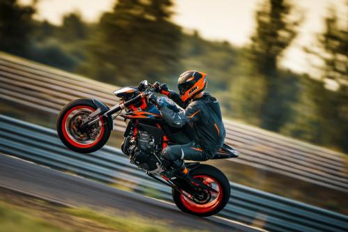 410963_MY22 KTM 890 DUKE R - Cat B