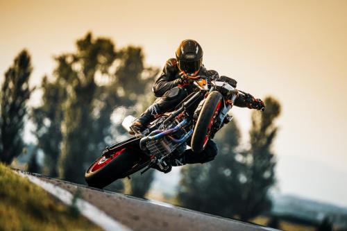 410966_MY22 KTM 890 DUKE R - Cat B