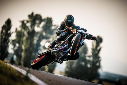 410967_MY22 KTM 890 DUKE R - Cat B