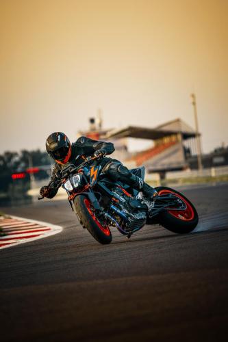 410969_MY22 KTM 890 DUKE R - Cat B