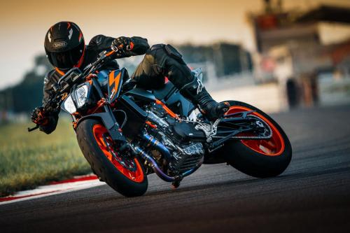 410970_MY22 KTM 890 DUKE R - Cat B