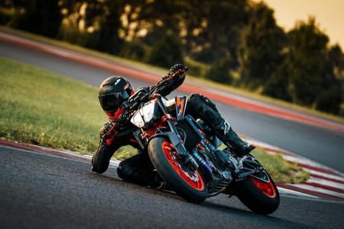 410971_MY22 KTM 890 DUKE R - Cat B