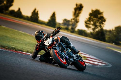 410972_MY22 KTM 890 DUKE R - Cat B