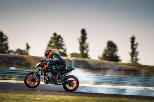410980_MY22 KTM 890 DUKE R - Cat B