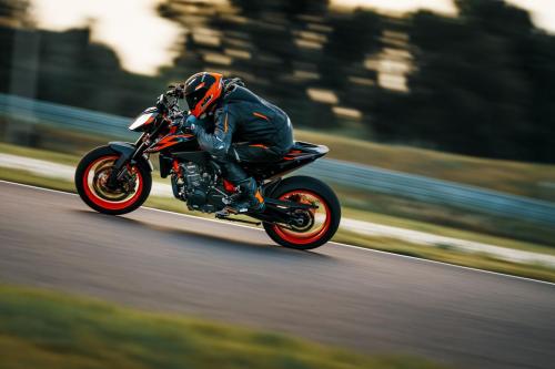 410982_MY22 KTM 890 DUKE R - Cat B