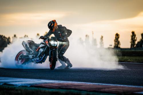 410986_MY22 KTM 890 DUKE R - Cat B