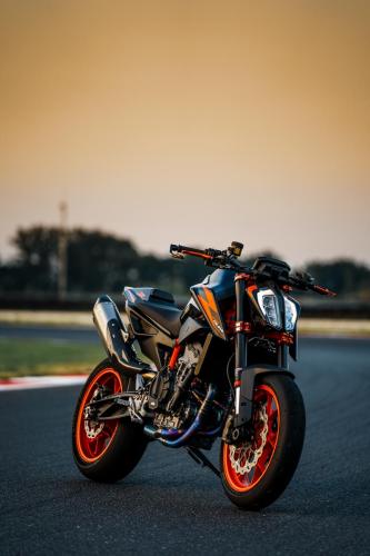 410989_MY22 KTM 890 DUKE R - Cat B
