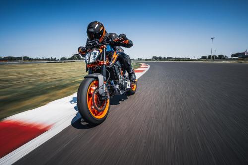 410990_MY22 KTM 890 DUKE R - Cat B