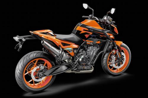 424727_MY22 890 DUKE GP ORANGE _45_ Rear-Right_