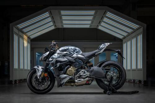 4_Ducati_Streetfighter_Centauro_UC601887_High