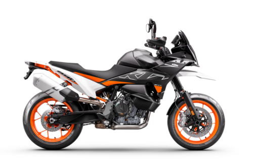 509829_MY23 KTM 890 SMT_90-Right_Studio