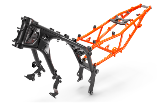 509845_MY23 KTM 890 SMT_Frame _ Subframe_Studio