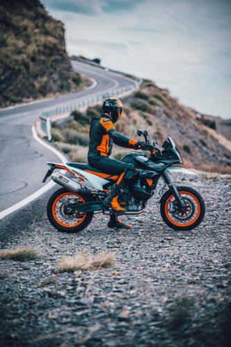 509911_MY23 KTM 890 SMT_Static_Road_Legel_Bike_Static