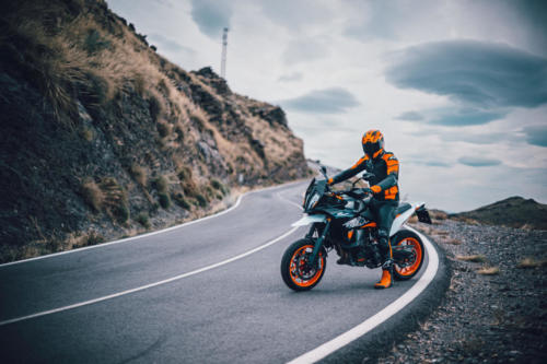 509914_MY23 KTM 890 SMT_Static_Road_Legel_Bike_Static