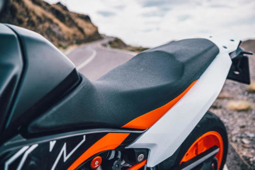 509915_MY23 KTM 890 SMT_Static_Road_Legel_Bike_Static