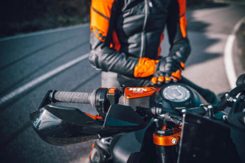 509942_MY23 KTM 890 SMT_Static_Hillclimb_Bike_Static