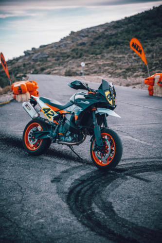 509952_MY23 KTM 890 SMT_Static_Hillclimb_Bike_Static