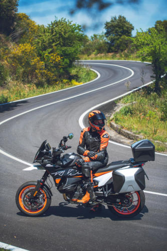 513575_KTM 890 SMT - PRES-SHOOTING IMAGES WITH PANNIERS_KTM 890 SMT - PRE-SHOOTING IMAGES WITH PANNIERS