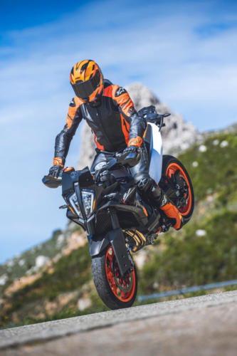 514401_KTM 890 SMT - ACTION IMAGES_KTM 890 SMT PRE - SHOOTING ACTION IMAGES