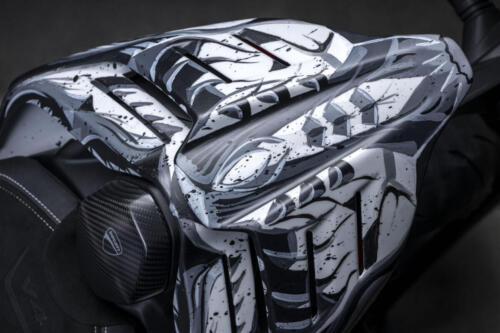 5_Ducati_Streetfighter_Centauro_UC601878_High