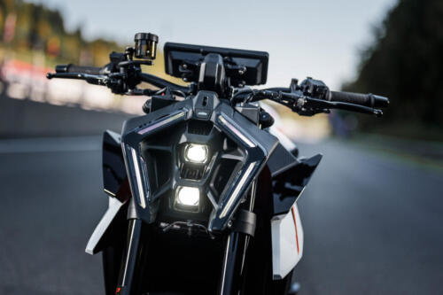 638349_MY25 KTM 990 DUKE R_DETAILS_PARTS_Details_Parts_DETAILS _ PARTS_02_STATIC IMAGES