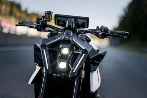 638349_MY25 KTM 990 DUKE R_DETAILS_PARTS_Details_Parts_DETAILS _ PARTS_02_STATIC IMAGES